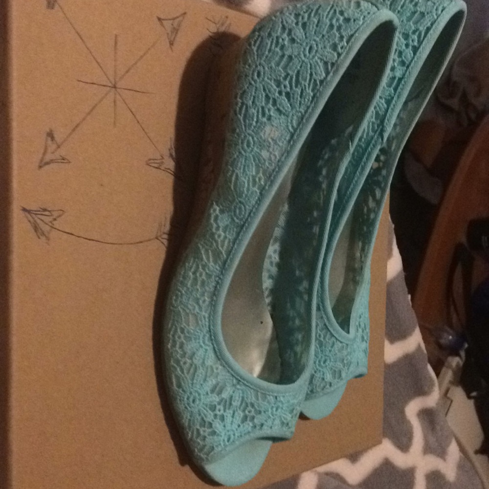 Mint green wedges